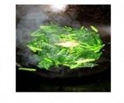 美味的菠菜蛋花疙瘩汤做法图解3)
