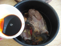 美味的酱牛腱子做法图解6)
