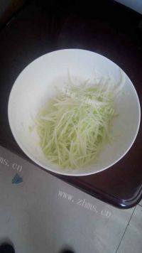 美味醋腌黄瓜丝做法图解2)