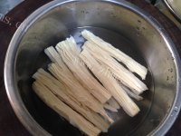 香气浓郁的腐竹拌鸡丝做法图解1)