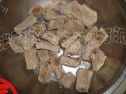 莲藕章鱼煲排骨做法图解1)