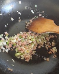 美味的蛋包饭做法图解3)