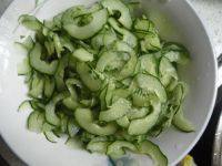家常菜金针菇拌黄瓜做法图解2)