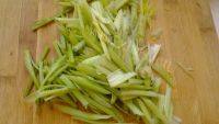 一绝的芹菜土豆丝做法图解1)