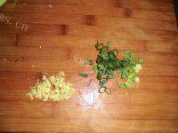 家常菜芹菜炒粉丝做法图解5)