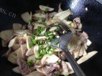家常菜茭白炒肉片做法图解7)