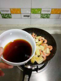 葱香虾仁豆腐做法图解7)