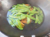 家庭版荷兰豆炒腊肉做法图解6)