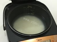 美味的香肠煲仔饭做法图解1)