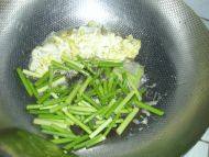 「DIY美食」蒜薹炒鸡蛋做法图解3)