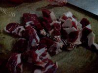 家常菜土豆牛肉炖柿子做法图解1)