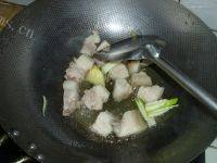 妈妈教我做五花肉炖土豆做法图解1)
