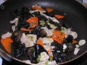色味俱全的木耳炒胡萝卜