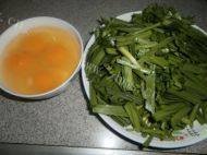 「绿色食物」鸡蛋炒韭菜做法图解2)