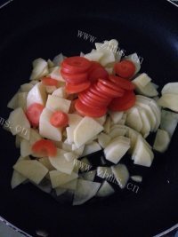 家常菜干煸土豆片做法图解2)