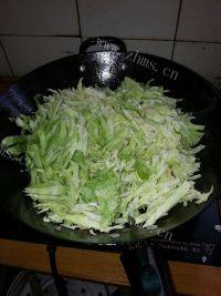 家常菜圆白菜炒西红柿做法图解8)