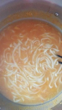 美味的西红柿鸡蛋汤面做法图解6)