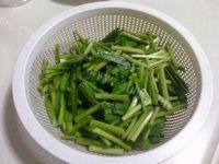 家常菜韭菜炒鸡蛋做法图解1)