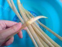 美味藕带炒腰果做法图解4)
