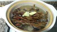 美味的茶树菇骨头汤做法图解6)