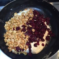 营养丰富的蔓越莓花生牛轧糖做法图解5)
