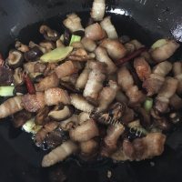 好吃的香菇卤肉做法图解5)