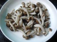 美味的海鲜豆腐煲做法图解8)
