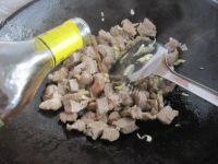 常吃不腻的牛肉炖土豆做法图解6)