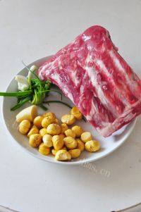家常菜板栗烧排骨做法图解1)