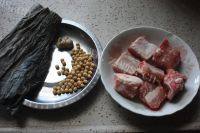 美味的海带黄豆排骨汤做法图解1)