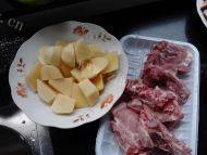 美味的红烧土豆排骨做法图解1)