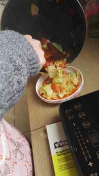 家常菜西红柿炒圆白菜做法图解6)