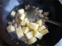 家常菜小鸡炖土豆做法图解7)