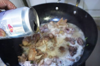 美味的香辣啤酒鸭做法图解6)