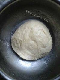 美味的牛奶豆沙包做法图解3)