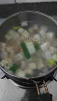 美味的淡菜干豆腐汤做法图解9)