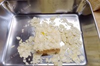 精美杏仁法式吐司配无花果做法图解5)