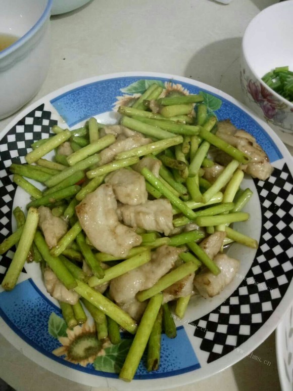 开胃的蒜苔炒肉