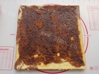 美味的可可玫瑰蛋糕卷做法图解14)