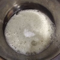 自制芒果戚风蛋糕做法图解8)