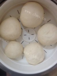 咸甜适中的韭菜鸡蛋包子做法图解6)