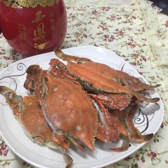 鲜美可口的水煮螃蟹