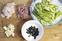 色香味俱全的农家小炒肉做法图解1)