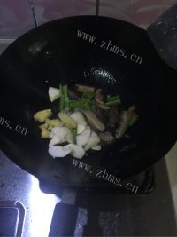 好吃的酱爆黄鳝做法图解4)