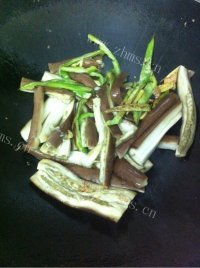 诱人的手撕茄子做法图解7)
