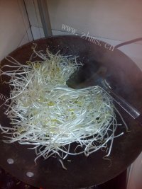 美味的豆芽炒面做法图解6)