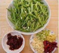 家常菜番茄炒豆角做法图解1)