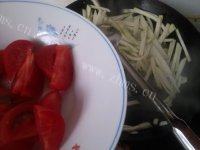 下饭的西红柿炒茄子做法图解8)