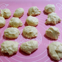 好吃的淡奶油椰蓉小餐包做法图解2)