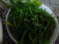 美味的紫菜瘦肉蛋花汤做法图解3)
